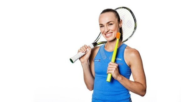 La leyenda del tenis Martina Hingis se convierte en embajadora de Curaden