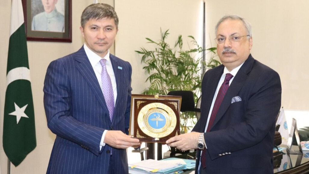 Kazakh ambassador visits PMDC to strengthen medical and dental education ties