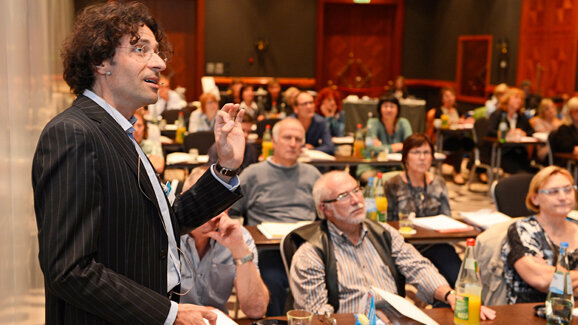 Zahnerhaltung oder doch lieber ein Implantat?