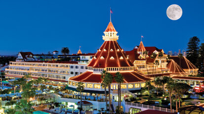 Microscopic dentistry session offers hands-on opportunities across all dental specialties Microscopic dentistry session offers hands-on opportunities across all dental specialties