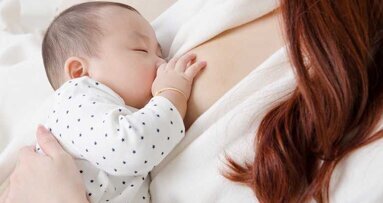 Кърменето помага за здрава орална микрофолора