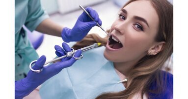 Tandheelkunde voor vrouwen in de spotlights