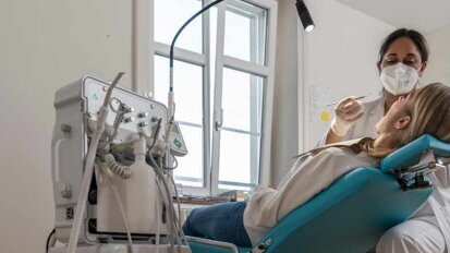 Zahn-Sprechstunde für obdachlose Menschen Zahn-Sprechstunde für obdachlose Menschen