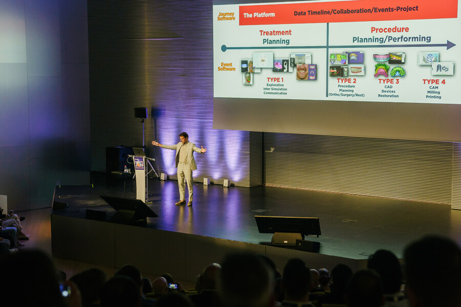The exocad community kicked off the second day of the conference with Dr Christian Coachman (Brazil). In the Diamond partner session, he presented “The seven steps towards modern dentistry.” 
