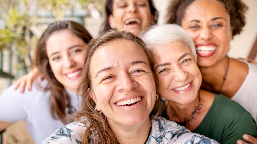 Il sorriso è (anche) una questione di genere