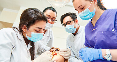 Il Corrierone e la caccia ai “talenti” odontoiatrici: prospettive di lavoro nelle catene per i componenti della piramide odontoiatrica