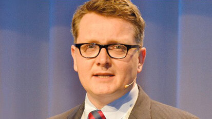 Impianti anche con i capelli bianchi: perché l’età avanzata di per sé non è una controindicazione