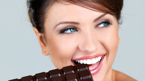 Kakao in schwarzer Schokolade hemmt Stresshormone