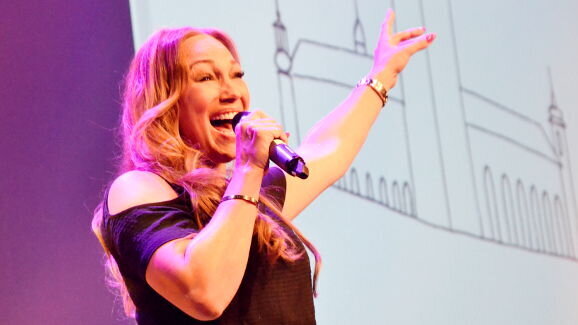 Major ortho meeting kicks off with Eurovision star power