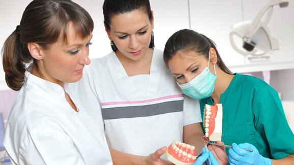 Dentistii vor depune din iunie actele necesare contractarii cu CNAS