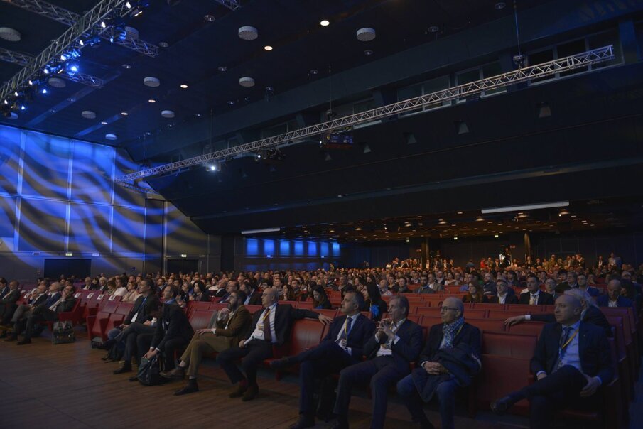 Main session (©Dentsply Sirona). 