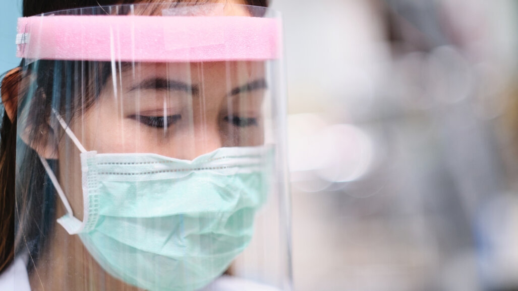 Covid-19: Protezione del personale sanitario con mascherine e schermi facciali stampati in 3D