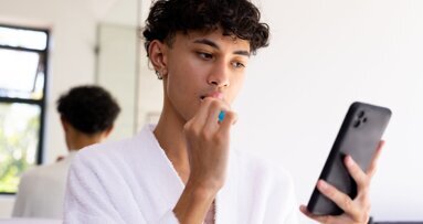 Research advocates text message approach to improving oral health among teenagers