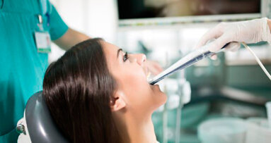 Scansione con il laser a fluorescenza, un modo semplice per promuovere tra i pazienti la cura di se stessi