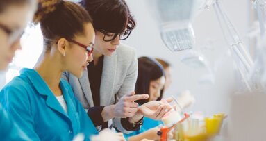 Tandarts-docenten gezocht