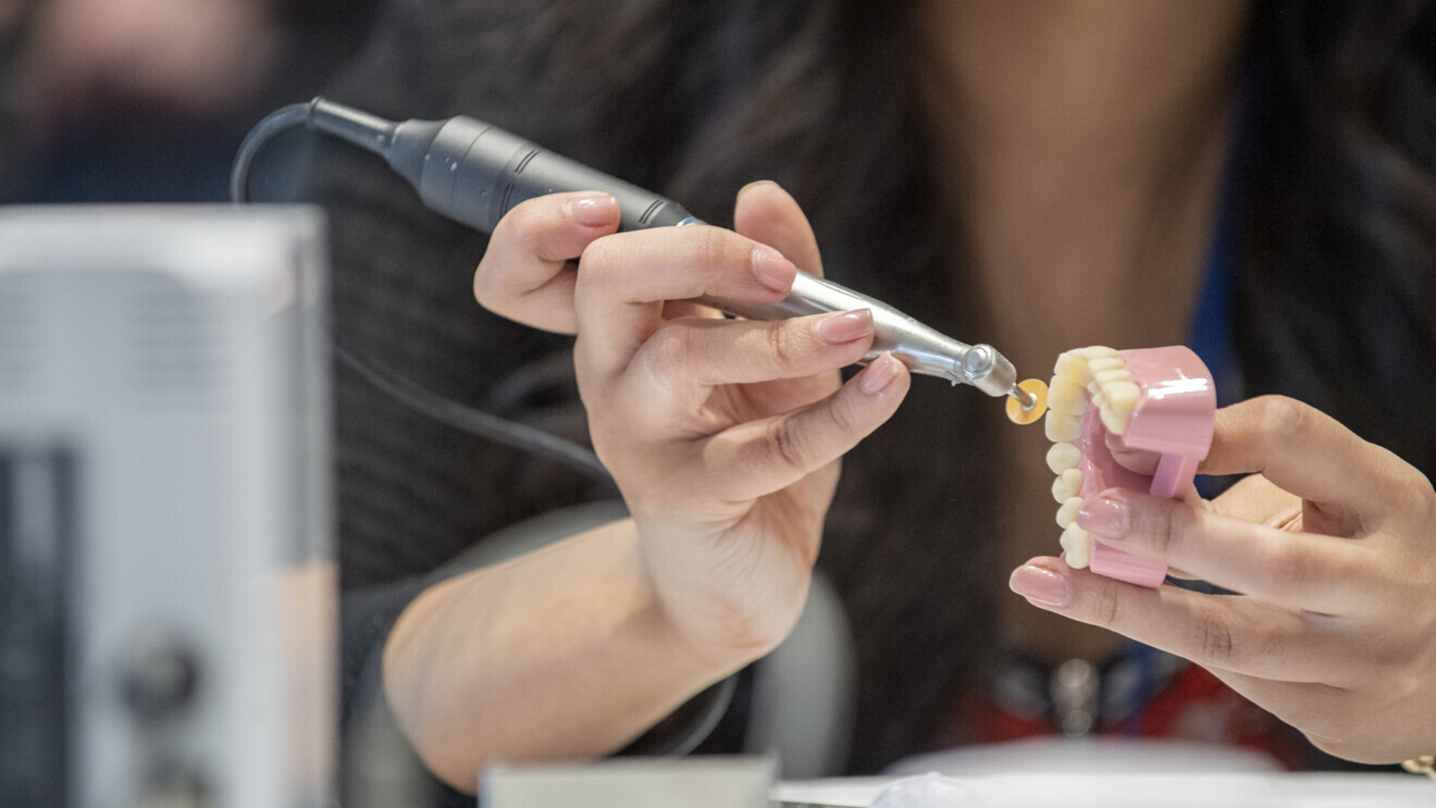 Visitors to the Midwinter Meeting can test the newest dental instruments on the market. 