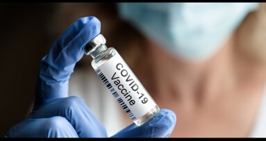 Vacinas contra a COVID-19 e sintomas orais: como um estudo de segurança foi distorcido por comentários antivacina