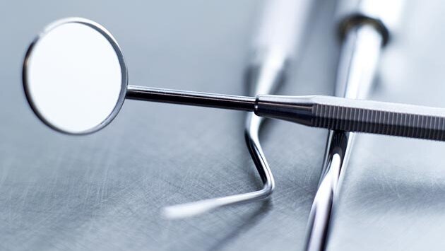 Η επίδραση της κατεύθυνσης στίλβωσης στην οριακή εφαρμογή των αποκαταστάσεων σύνθετης ρητίνης