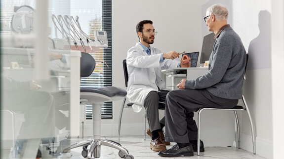 Zahnstatus in der Schweizer Bevölkerung: Karies- und Parodontalrisiko im höheren Lebensalter