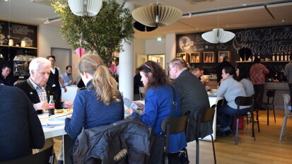 In lockerer Atmosphäre konnte sich in der Pause ausgetauscht werden. © DTI