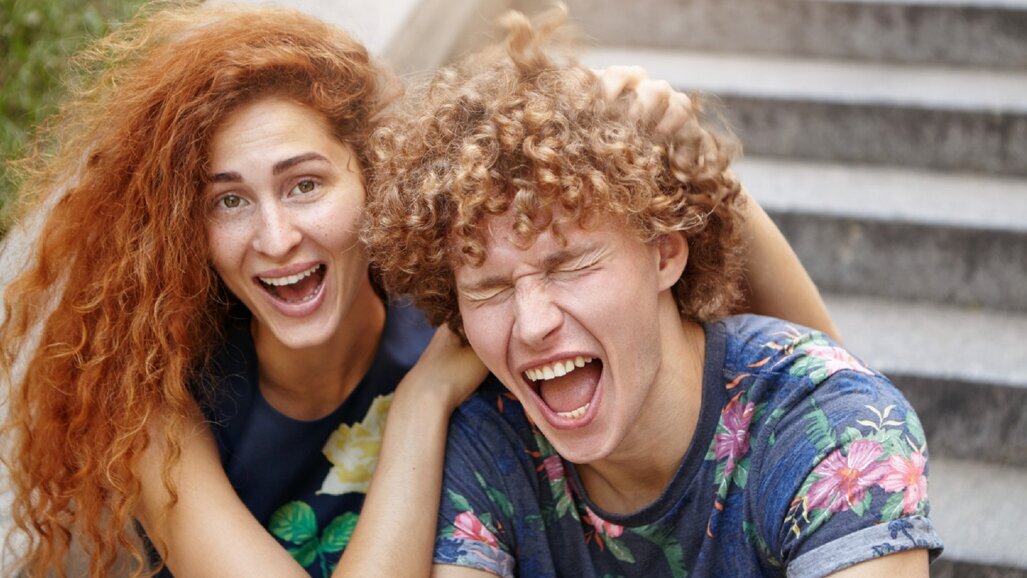 Dziąsła nastolatków chorują przez brak higieny i e-papierosy