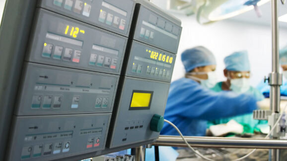 Des chirurgiens plasticiens réalisent la première greffe du visage en Belgique