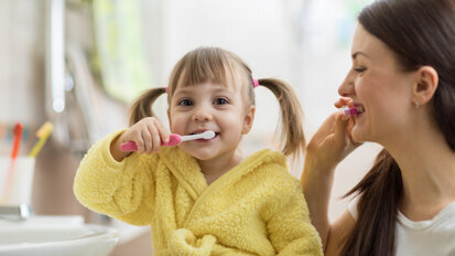 Frühkindliche Karies gemeinsam mit Eltern bewältigen Frühkindliche Karies gemeinsam mit Eltern bewältigen