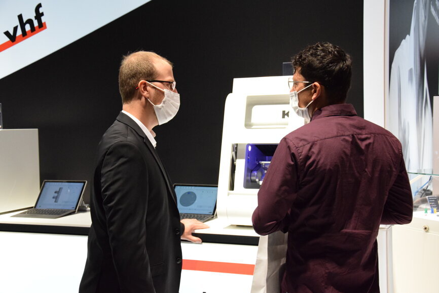 Product demonstration at the vhf camfacture booth. (Image: Dental Tribune International) 