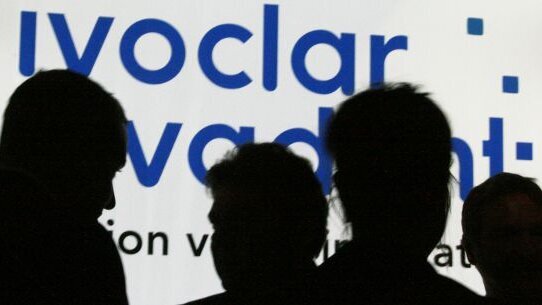 Ivoclar Vivadent представя дентална керамика на първи международен експертен симпозиум