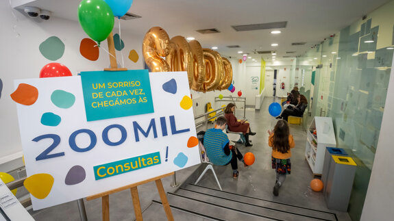 SOL – Saúde Oral atinge 200 mil consultas gratuitas e reforça saúde oral inclusiva para crianças e jovens em Lisboa