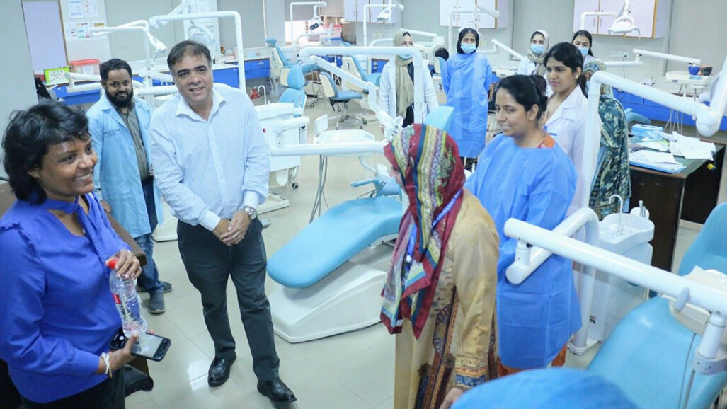 Sri Lankan dental expert visits Dow Dental College to explore AI and academic collaboration