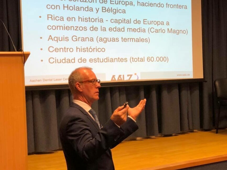 Leon Vanweersch at an AALZ presentation in Argentina at the start of the 2018 mastership course in Mar del Plata, Argentina.