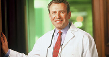 Dentist establishes CE programme at NYU, receives honor