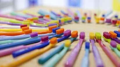 CS 5460: lo spazzolino di Curaprox che “ha i numeri”, di nome e di fatto