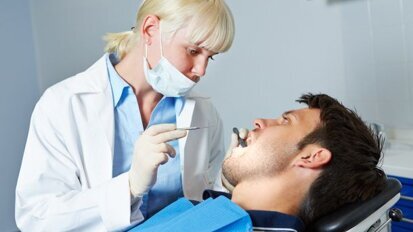 Helft Nederlanders wil tandarts terug in basisverzekering