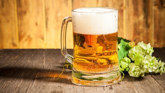 Produtos que compõem a fabricação da cerveja podem ajudar no combate de doenças bucais