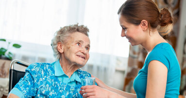 Médecine dentaire gériatrique: la prophylaxie avant la thérapie