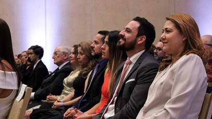 Dirigentes del CCDCR escuchan las palabras del Dr. Rafael Porras.