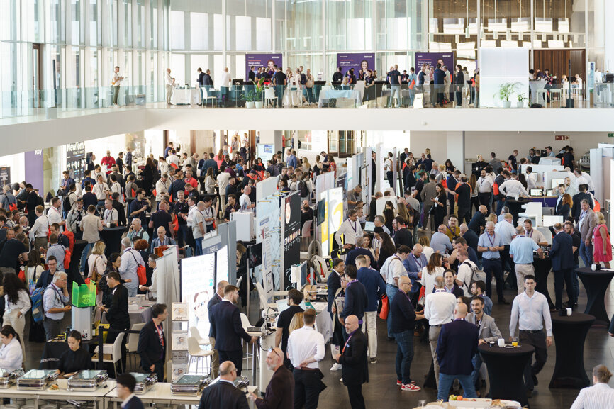 During the breaks, participants flocked to the exhibition with over 50 strategic partner companies of exocad to find out about the latest digital innovations and materials. (Image: exocad)