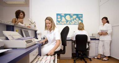 Umfrage: Patienten begrüßen kurze Wartezeiten beim Zahnarzt