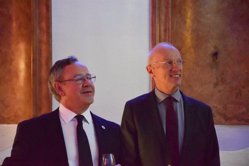 Prof. Mariano Sanz (left) and Prof. Christoph Hämmerle, who is a past president of the foundation. (Photograph: Franziska Beier, DTI) 