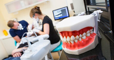 US Dentists accused of pulling healthy teeth for profitable implants