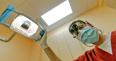 Ανησυχία στην Κύπρο για κομπογιαννίτες οδοντίατρους