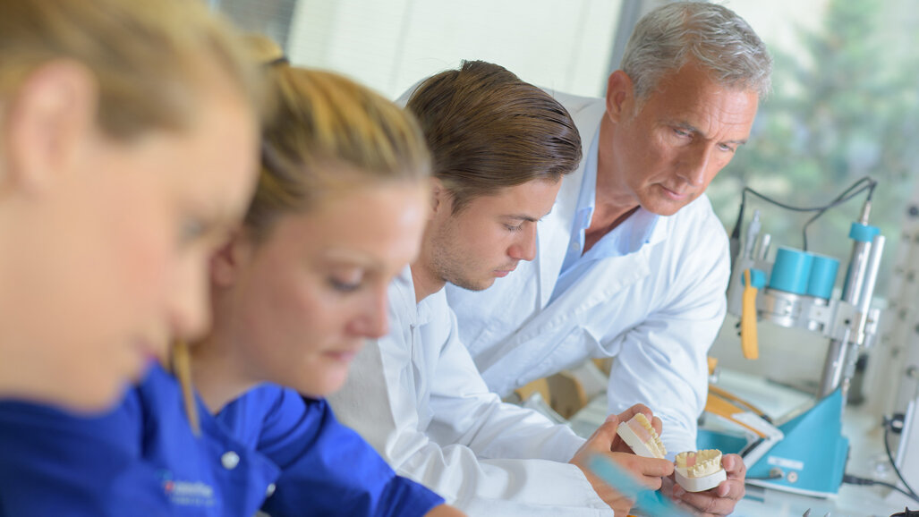 Ausbildung sichert die Zukunft der Zahnmedizin