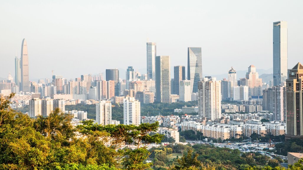 A grama está mais verde: sob crescente pressão econômica, os residentes de Hong Kong procuram atendimento odontológico em outro lugar