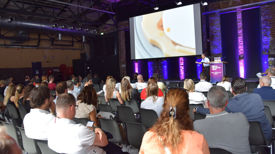 Day 2 of DDS.Berlin kicked off with another great series of lectures. 