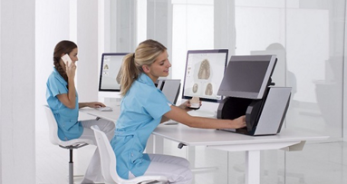 3Shape zeigt auf der IDS zwei neuentwickelte Desktop Scanner