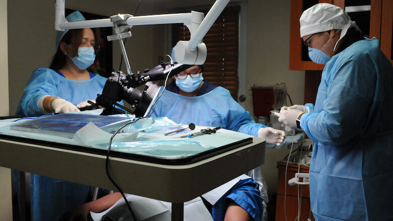 Dr. Ebless Báez, implantólogo e inventor