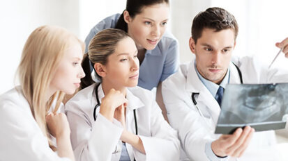 Ο Καθηγητής Dr.Med.dent Liviu Steier συζητά γιατί τα μεταπτυχιακά προγράμματα θα αλλάξουν τη μορφή της οδοντιατρικής εκπαίδευσης