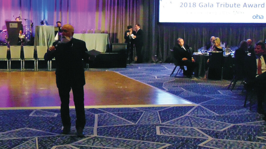 Dr. Jack Dillenberg, recipient of Oral Health America’s 2018 Tribute Award, speaks to attendees at the Gala & Benefit. (Photo: Fred Michmershuizen, DTA)